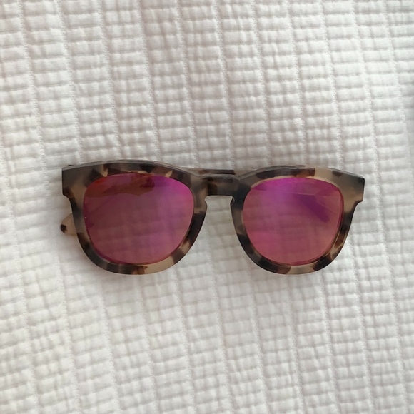 Wildfox Accessories - Wildfox Classic Fox Round Frame Sunglasses